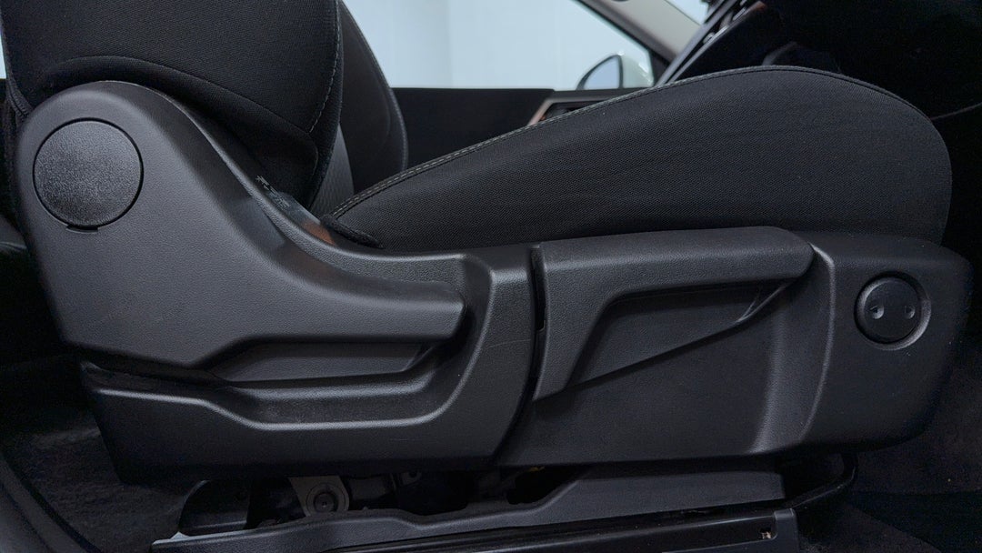 2024 Mitsubishi Outlander Es 5 Seat (2wd), Automatic, 53436 km, Drivers Side Adjustment Panel