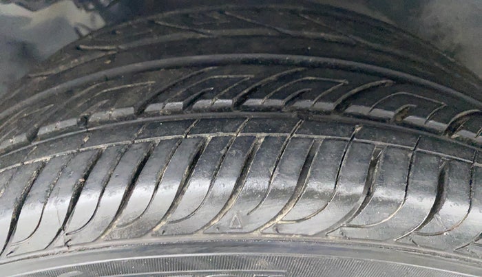 2015 Hyundai Elite i20 MAGNA 1.2, Petrol, Manual, 44,393 km, Right Front Tyre Tread