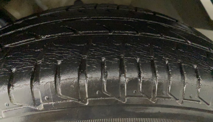 2011 Toyota Etios G, Petrol, Manual, 68,931 km, Left Rear Tyre Tread