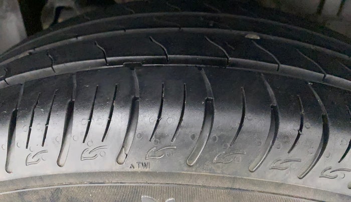 2020 Mahindra XUV300 W6 1.5 DIESEL, Diesel, Manual, 17,702 km, Left Rear Tyre Tread