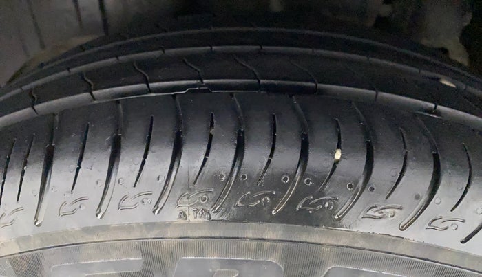 2020 Mahindra XUV300 W6 1.5 DIESEL, Diesel, Manual, 17,702 km, Right Rear Tyre Tread