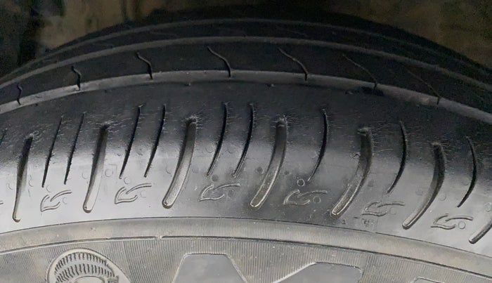 2020 Mahindra XUV300 W6 1.5 DIESEL, Diesel, Manual, 17,702 km, Left Front Tyre Tread