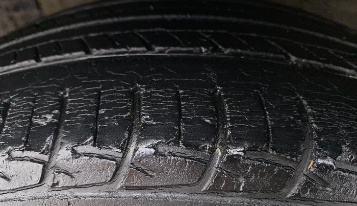 2016 Maruti Ertiga ZDI SHVS, Diesel, Manual, 70,887 km, Left Front Tyre Tread