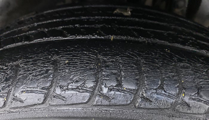 2016 Maruti Ertiga ZDI SHVS, Diesel, Manual, 70,887 km, Left Rear Tyre Tread