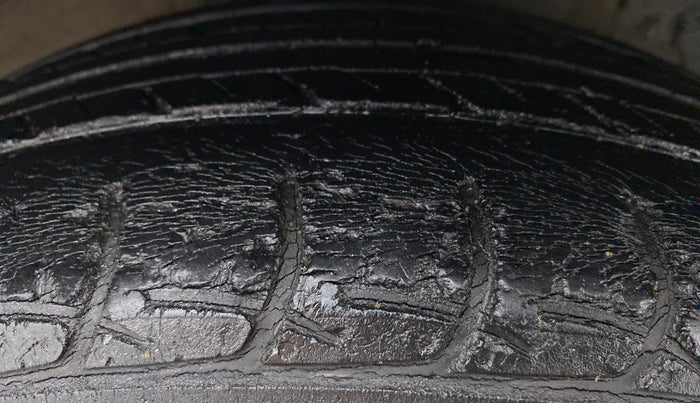 2016 Maruti Ertiga ZDI SHVS, Diesel, Manual, 70,887 km, Right Rear Tyre Tread