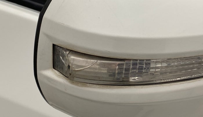 2016 Maruti Ertiga ZDI SHVS, Diesel, Manual, 70,887 km, Right rear-view mirror - Indicator light has minor damage