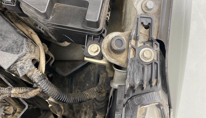 2019 Honda Amaze 1.2L I-VTEC S, CNG, Manual, 90,618 km, Left headlight - Clamp has minor damage