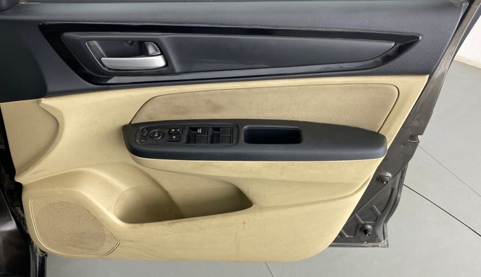 2019 Honda Amaze 1.2L I-VTEC S, CNG, Manual, 90,618 km, Driver Side Door Panels Control