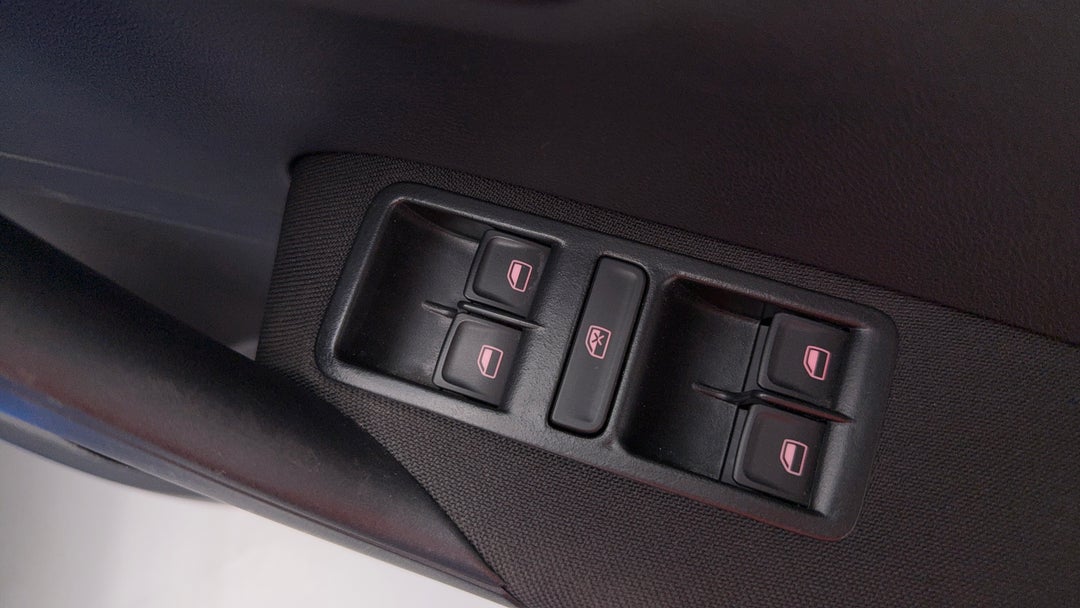 2017 Volkswagen Polo 66 Tsi Trendline, Manual, 109324 km, Drivers Side Door Panel Controls