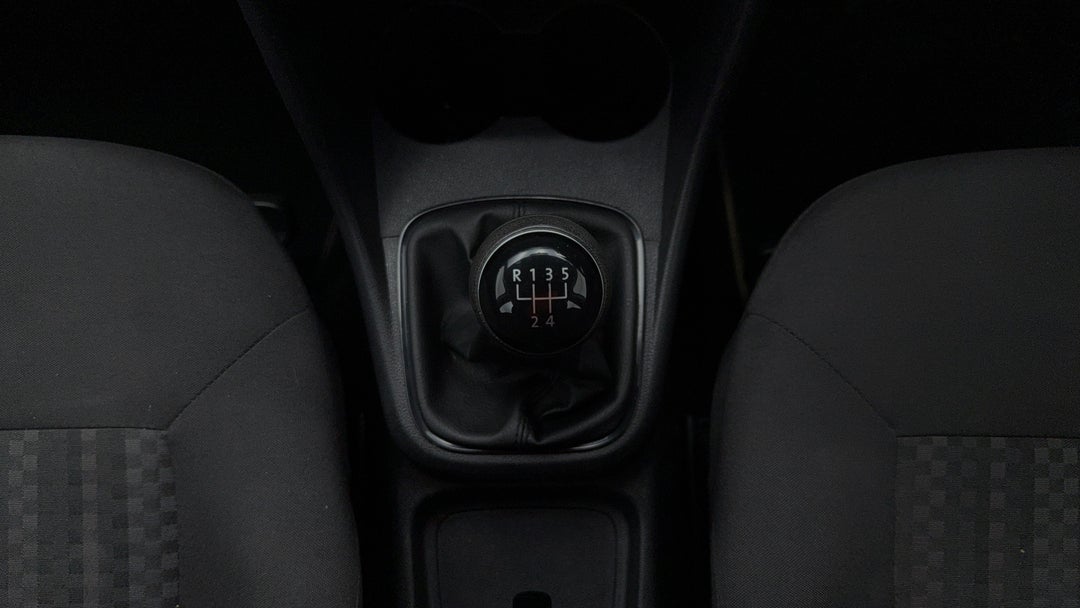 2017 Volkswagen Polo 66 Tsi Trendline, Manual, 109324 km, Gear Lever 