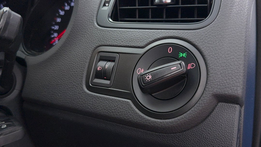 2017 Volkswagen Polo 66 Tsi Trendline, Manual, 109324 km, Utility Switches/Buttons