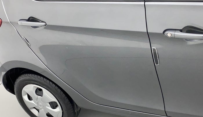 2022 Tata Tiago XT (O) PETROL, Petrol, Manual, 10,681 km, Right rear door - Minor scratches