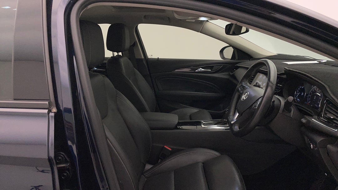 2018 Holden Calais V, Automatic, 60236 km, Right Side Front Door Cabin View