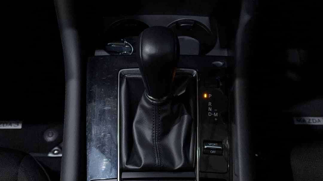 2020 Mazda 3 G20 Evolve, Automatic, 66559 km, Gear Lever 