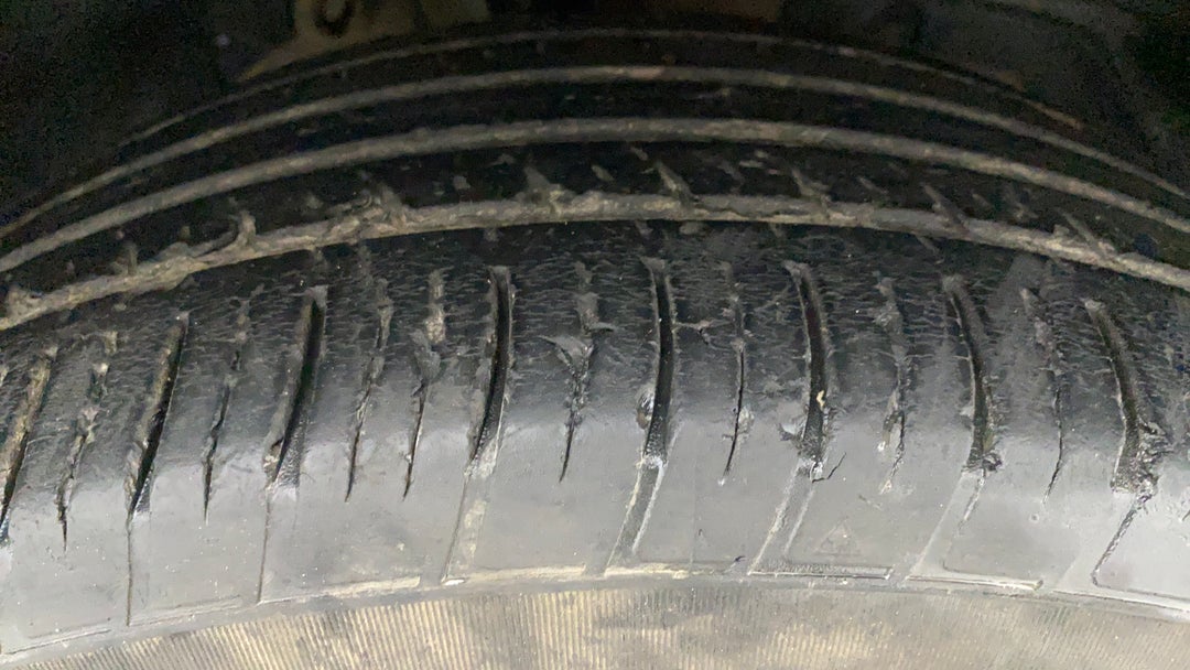 Right Front Tyre Tread