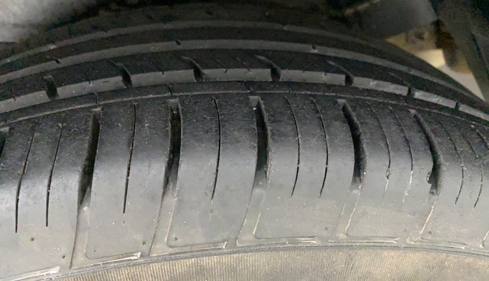 2018 Mahindra XUV500 W11 (O) AT, Diesel, Automatic, 56,905 km, Right Rear Tyre Tread