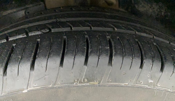 2018 Mahindra XUV500 W11 (O) AT, Diesel, Automatic, 56,905 km, Left Front Tyre Tread