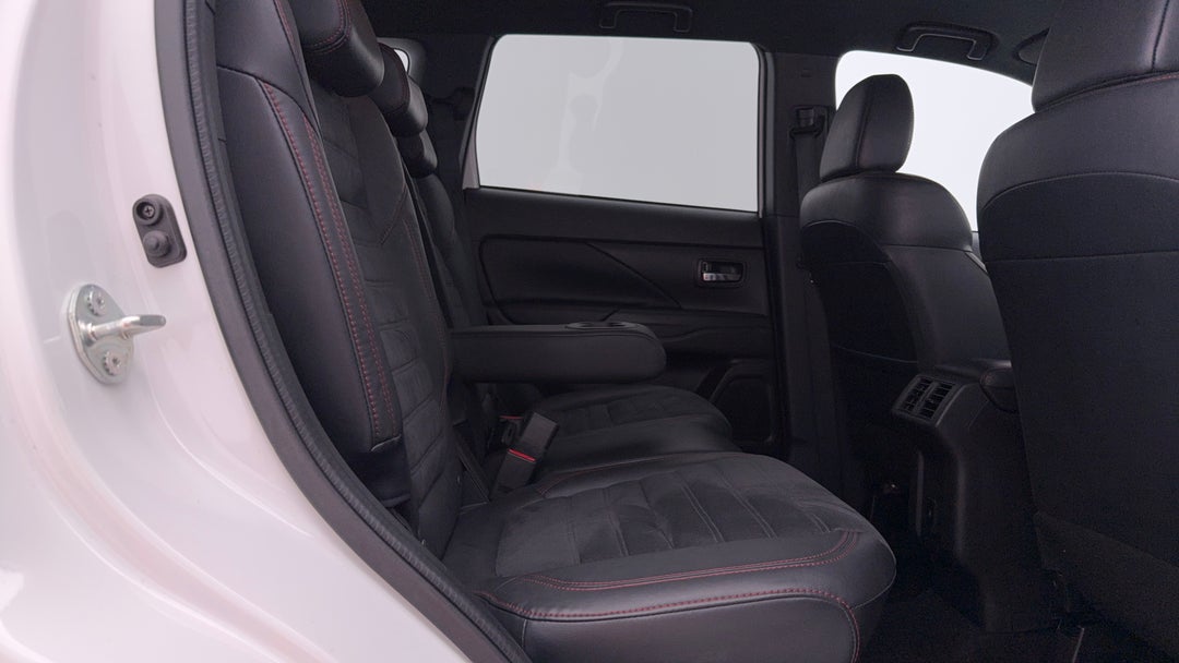 2021 Mitsubishi Outlander Black Edition 7 Seat (2WD), Automatic, 26809 km, Right Side Rear Door Cabin View