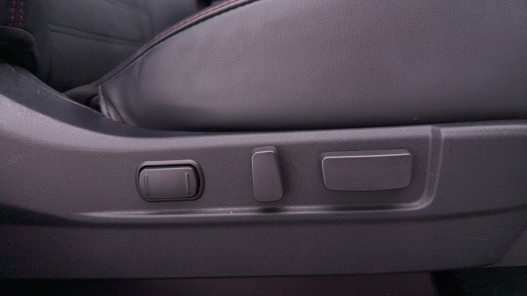 2021 Mitsubishi Outlander Black Edition 7 Seat (2WD), Automatic, 26809 km, Drivers Side Adjustment Panel