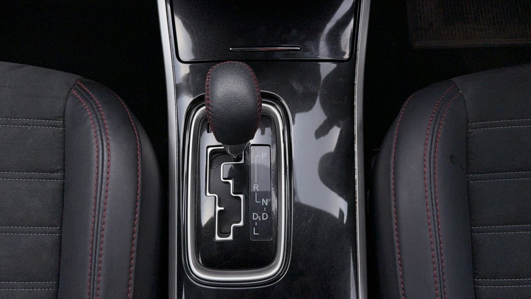 2021 Mitsubishi Outlander Black Edition 7 Seat (2WD), Automatic, 26809 km, Gear Lever 