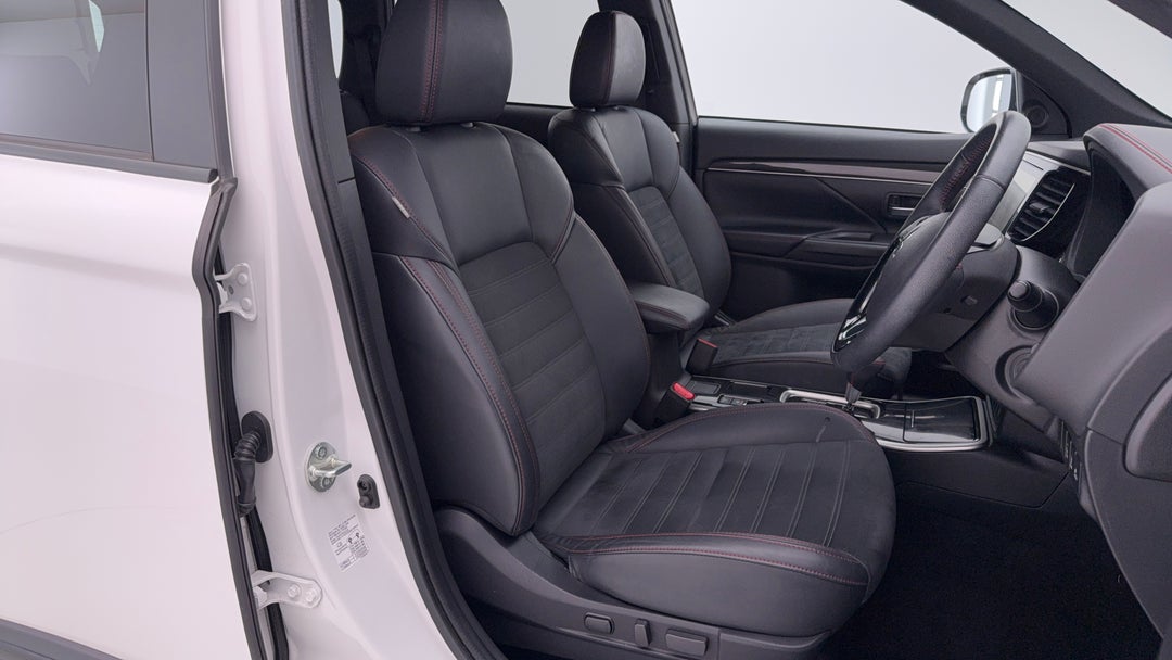 2021 Mitsubishi Outlander Black Edition 7 Seat (2WD), Automatic, 26809 km, Right Side Front Door Cabin View