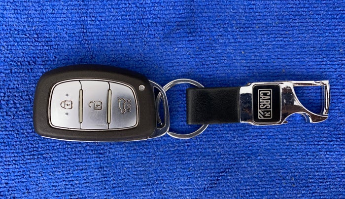 2015 Hyundai Elite i20 ASTA 1.2, Petrol, Manual, 1,00,416 km, Key Close Up