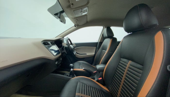 2015 Hyundai Elite i20 ASTA 1.2, Petrol, Manual, 1,00,416 km, Right Side Front Door Cabin