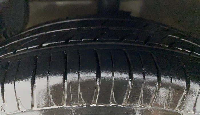 2014 Hyundai Grand i10 ASTA 1.2 KAPPA VTVT, CNG, Manual, 76,457 km, Left Front Tyre Tread