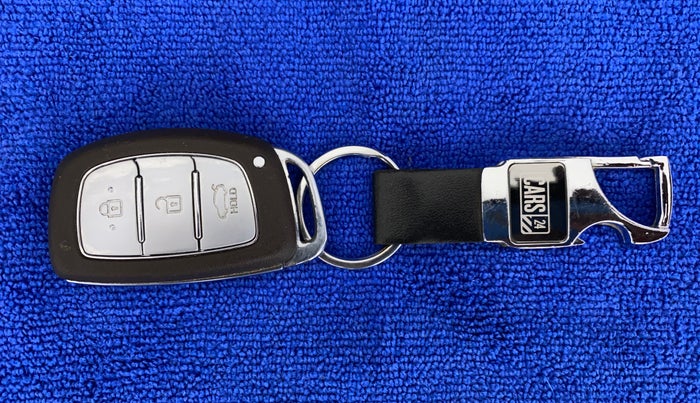 2014 Hyundai Grand i10 ASTA 1.2 KAPPA VTVT, CNG, Manual, 76,457 km, Key Close Up