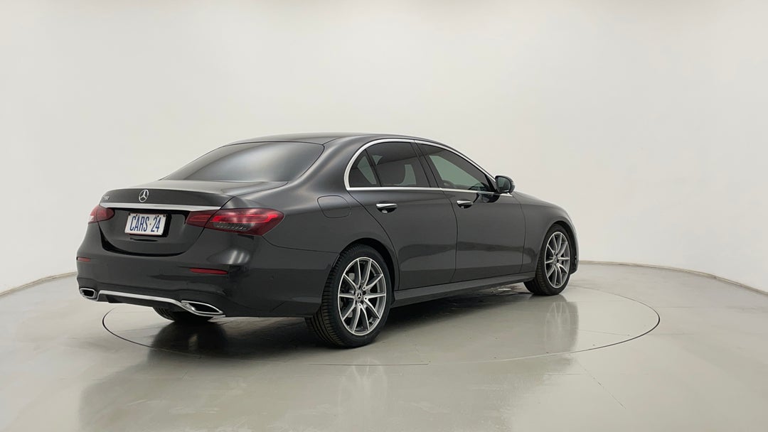 Right Back Diagonal (45- Degree) View