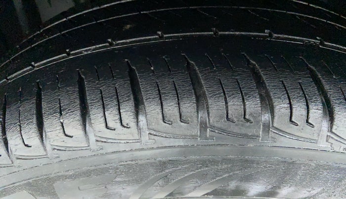 2018 Maruti Vitara Brezza VDI OPT, Diesel, Manual, 37,651 km, Left Front Tyre Tread