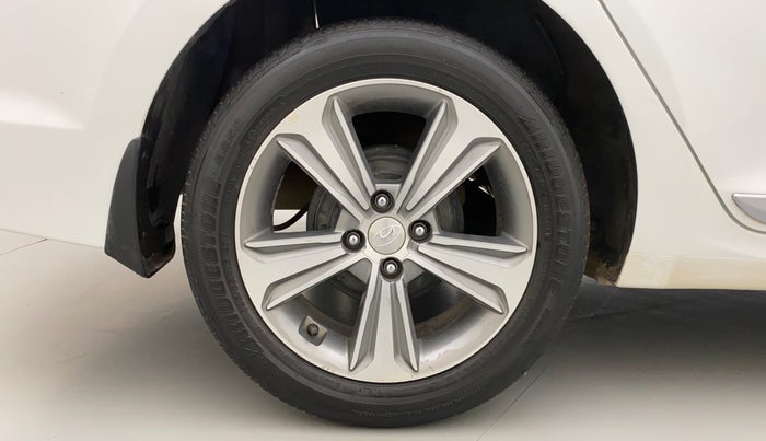 2017 Hyundai Verna 1.6 SX (O) CRDI MT, Diesel, Manual, 92,726 km, Right Rear Wheel
