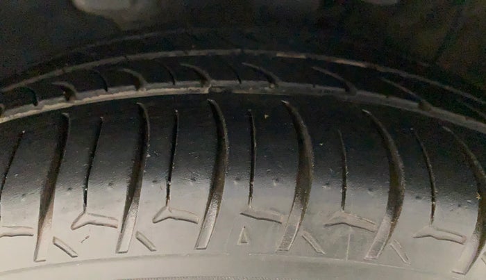 2017 Hyundai Verna 1.6 SX (O) CRDI MT, Diesel, Manual, 92,726 km, Left Front Tyre Tread