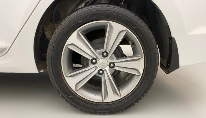 2017 Hyundai Verna 1.6 SX (O) CRDI MT, Diesel, Manual, 92,726 km, Left Rear Wheel