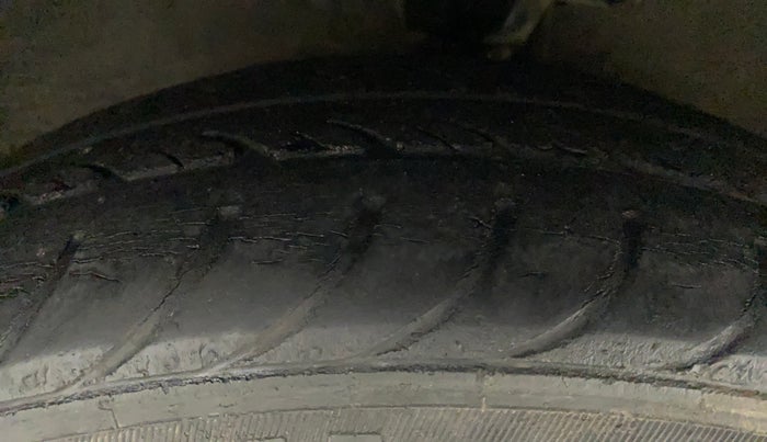 2012 Hyundai i10 MAGNA 1.2, Petrol, Manual, 59,627 km, Right Front Tyre Tread
