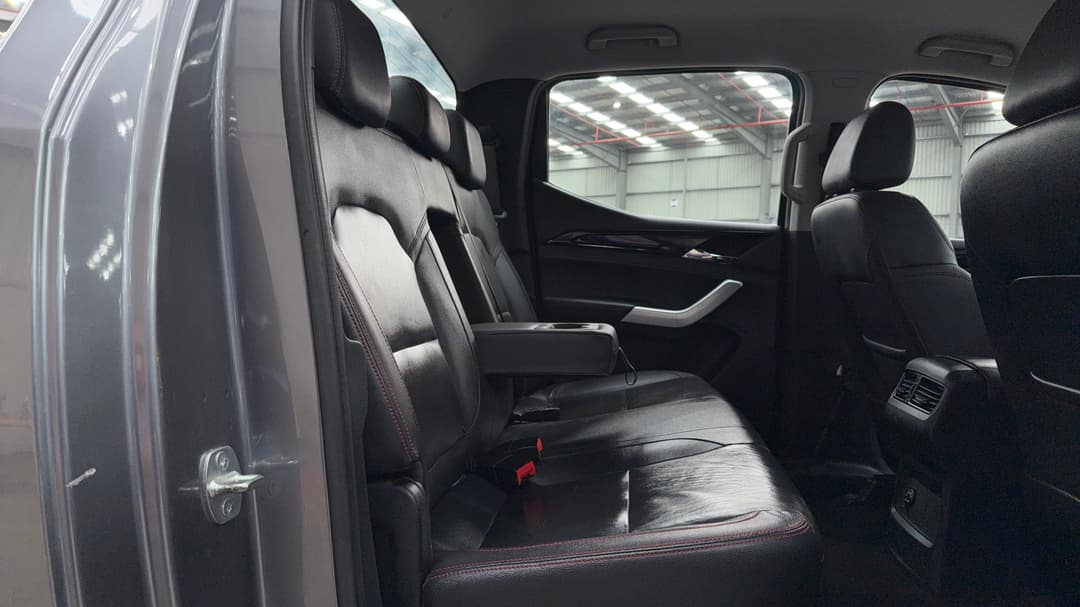 2022 LDV T60 Max Luxe (4x4), Automatic, 66233 km, Right Side Rear Door Cabin View
