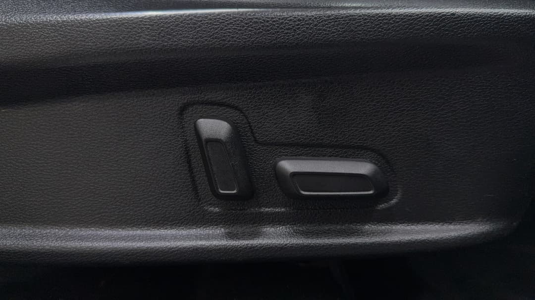 2022 LDV T60 Max Luxe (4x4), Automatic, 66233 km, Drivers Side Adjustment Panel