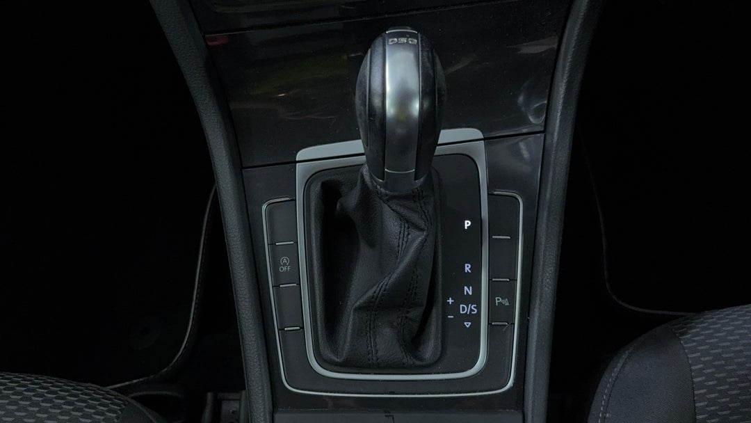 2017 Volkswagen Golf 110 Tsi Trendline, Automatic, 67351 km, Gear Lever 