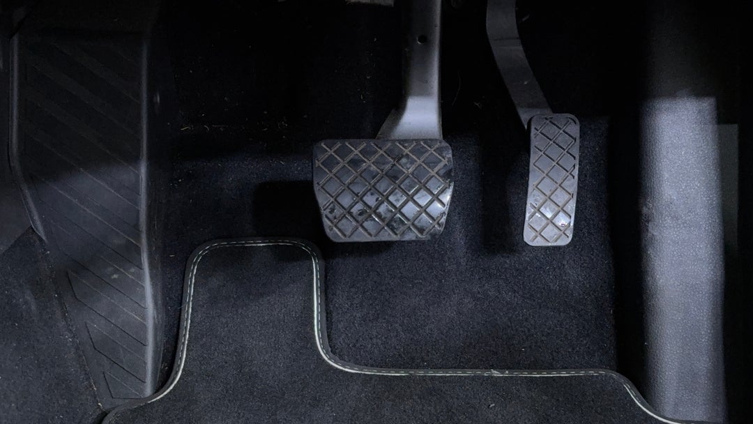 2017 Volkswagen Golf 110 Tsi Trendline, Automatic, 67351 km, Pedals and Footmat