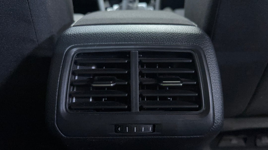 2017 Volkswagen Golf 110 Tsi Trendline, Automatic, 67351 km, Rear A/C Vent