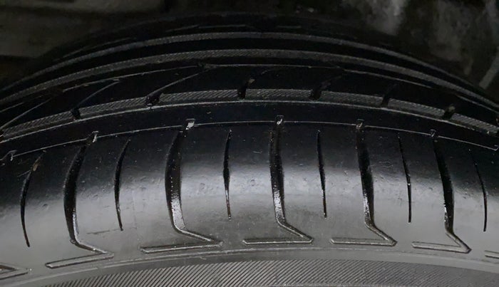 2015 Toyota Corolla Altis VL AT, Petrol, Automatic, 85,879 km, Left Front Tyre Tread