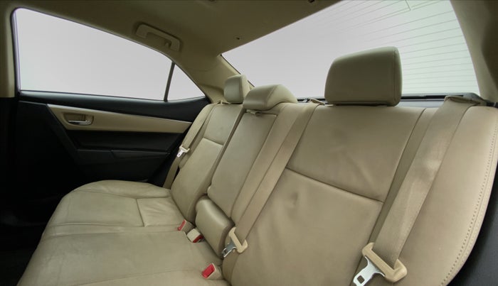 2015 Toyota Corolla Altis VL AT, Petrol, Automatic, 85,879 km, Right Side Rear Door Cabin
