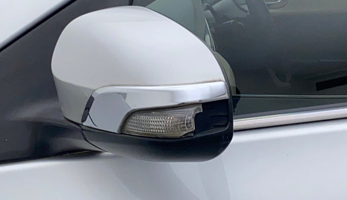 2015 Toyota Corolla Altis VL AT, Petrol, Automatic, 85,879 km, Left rear-view mirror - Indicator light has minor damage
