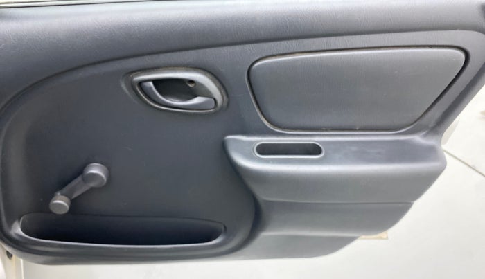 2012 Maruti Alto LXI, Petrol, Manual, 69,943 km, Driver Side Door Panels Control