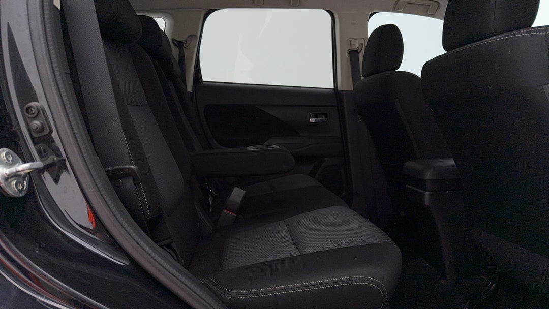 2017 Mitsubishi Outlander Ls (4x2), Automatic, 134530 km, Right Side Rear Door Cabin View