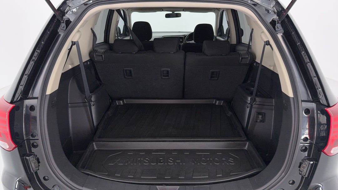 2017 Mitsubishi Outlander Ls (4x2), Automatic, 134530 km, Boot Inside View