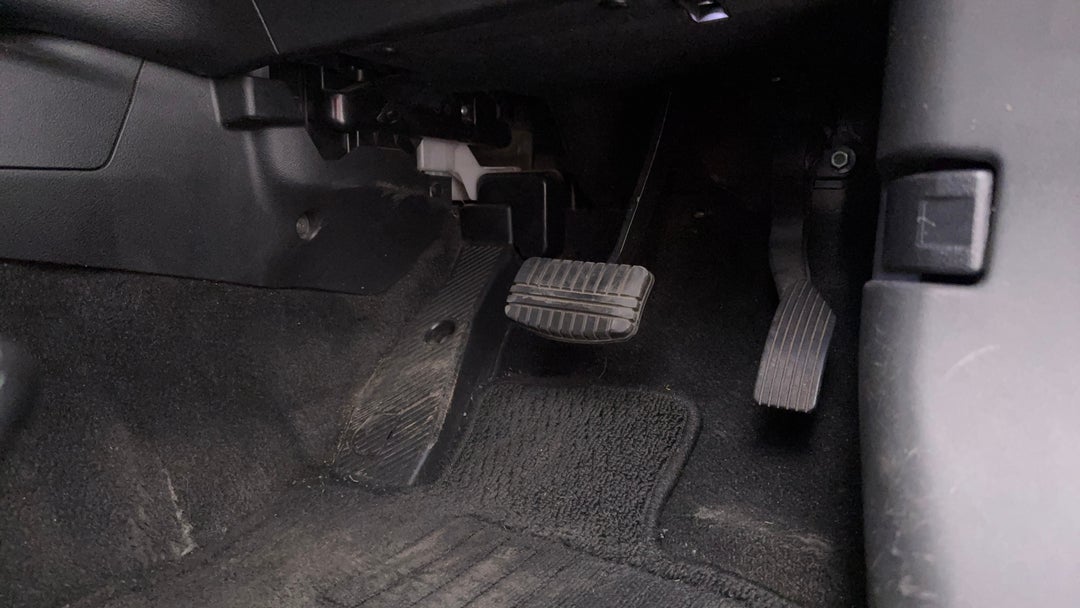 2017 Mitsubishi Outlander Ls (4x2), Automatic, 134530 km, Pedals and Footmat