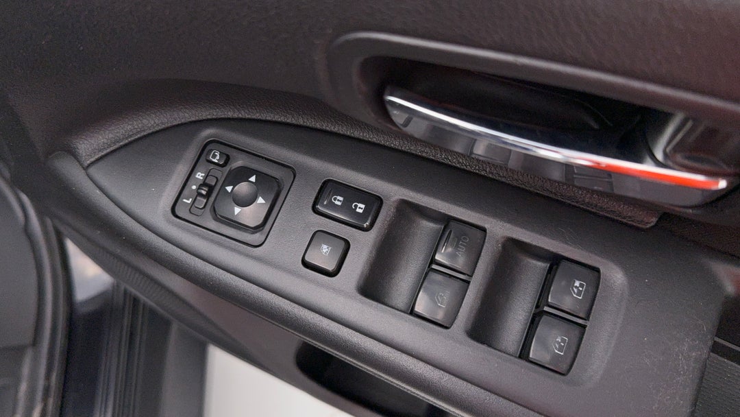 2017 Mitsubishi Outlander Ls (4x2), Automatic, 134530 km, Drivers Side Door Panel Controls