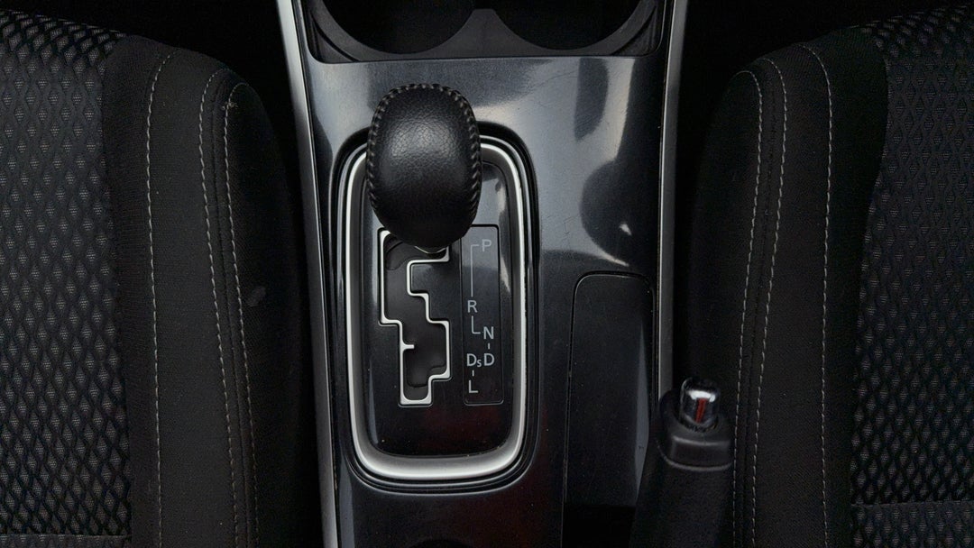 2017 Mitsubishi Outlander Ls (4x2), Automatic, 134530 km, Gear Lever 