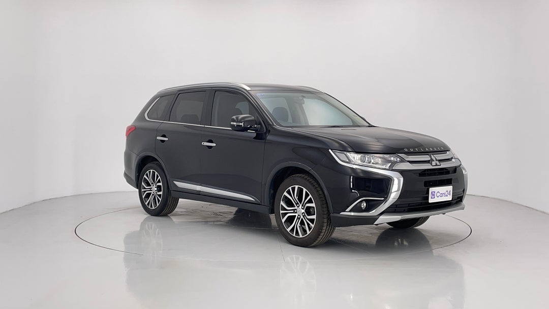 2017 Mitsubishi Outlander Ls (4x2), Automatic, 134530 km, Right Front Diagonal (45- Degree) View